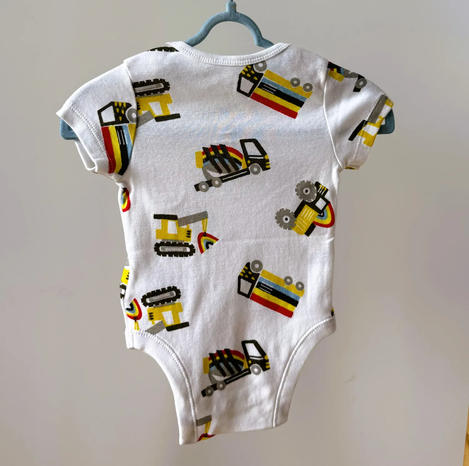 Боді білий на короткий рукав в машинки від Old Navy - Зображення 4