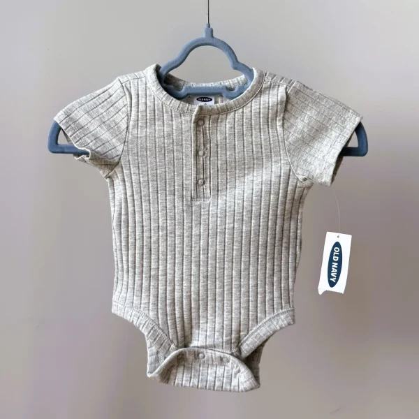 Боді сірий на короткий рукав в рубчик від Old Navy