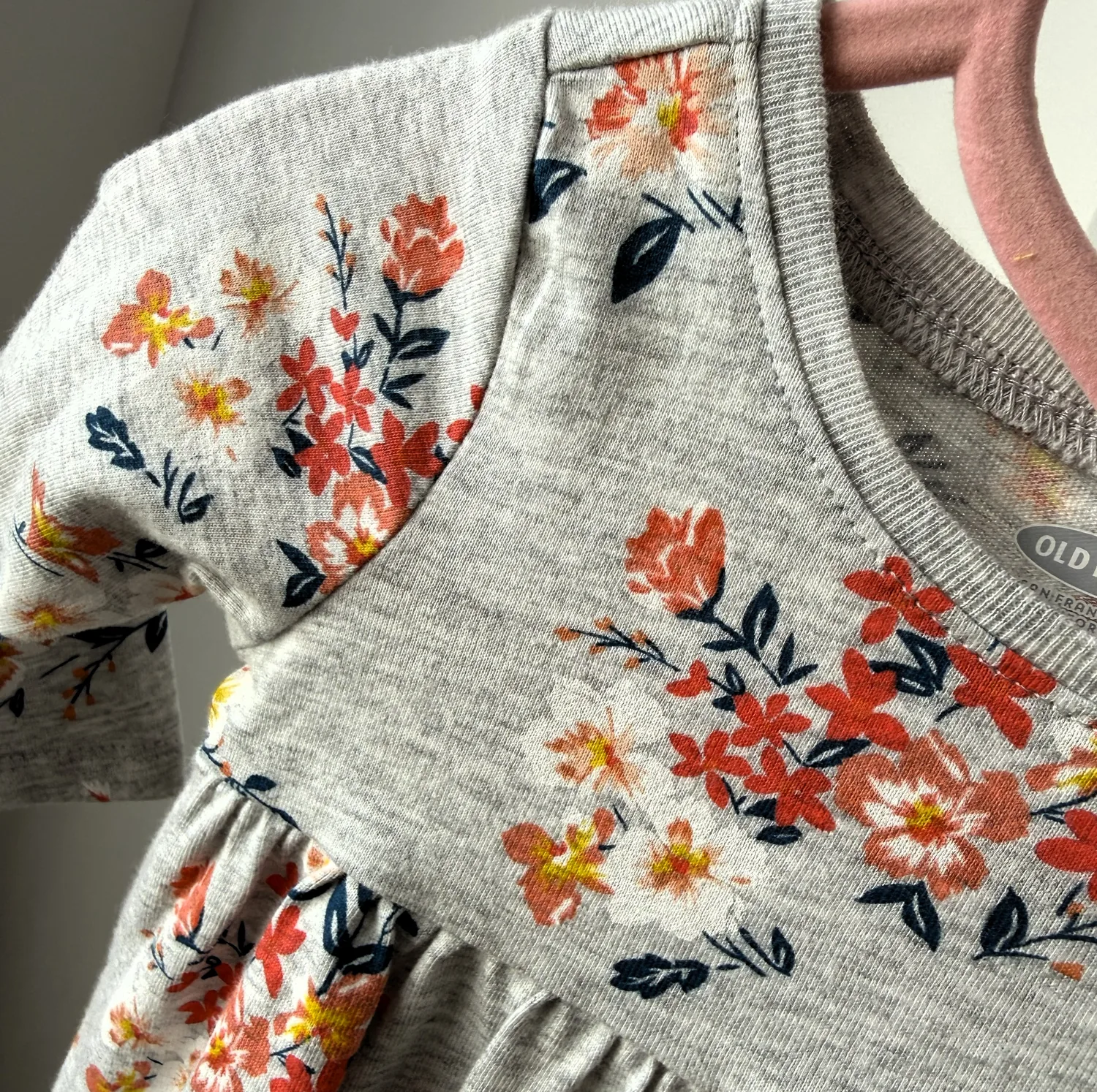 Сукня сіра з квітковим принтом на довгий рукав від Old Navy - Зображення 2
