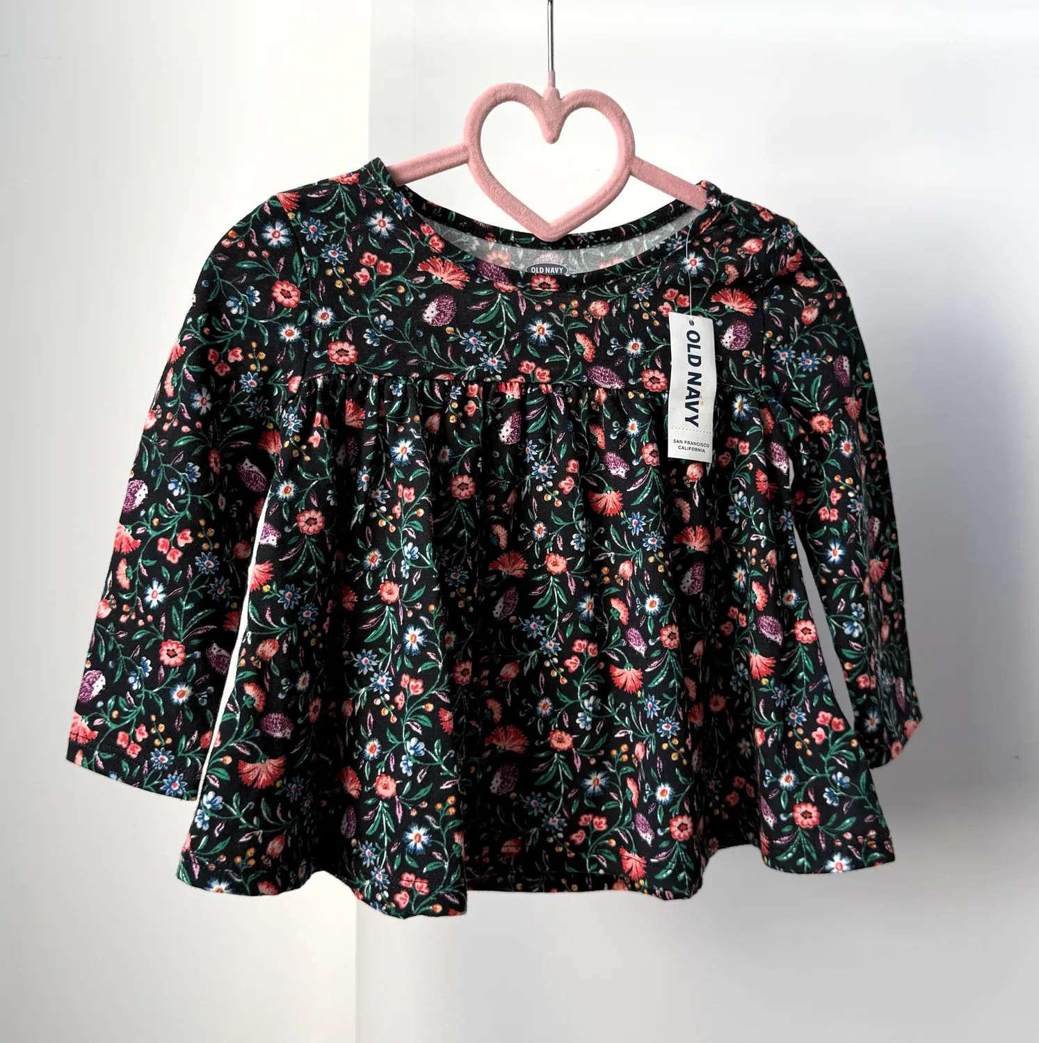Кофта з квітковим принтом на темному тлі від Old Navy